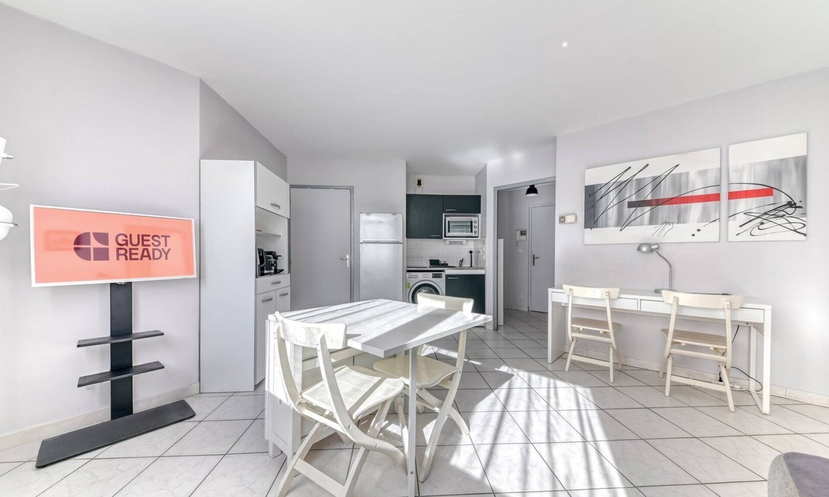 Yves Farge - Le Fleuve Apartment | GuestReady - Comfort and charm in Lyon’s heart