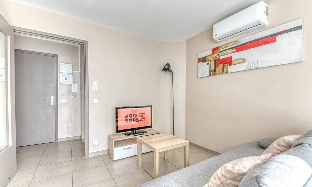 Yves Farge - Le Fleuve Apartment | GuestReady - Sleek sunny comfort near the tram