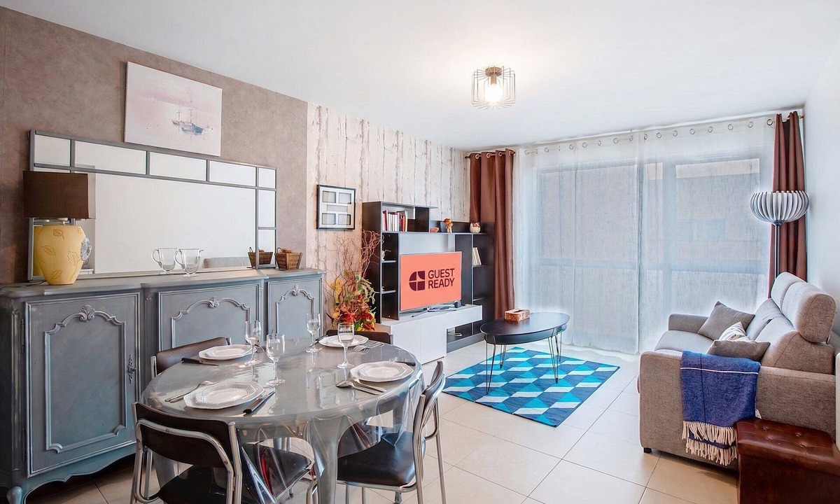 Romainville Apartment | GuestReady - Spacious flat for 2 with a balcony
