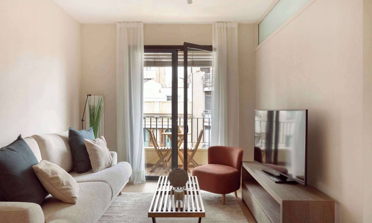 Sant Gervasi Apartment | HAUS/LLAR/HOME - Two Bedroom Apartment with Balcony