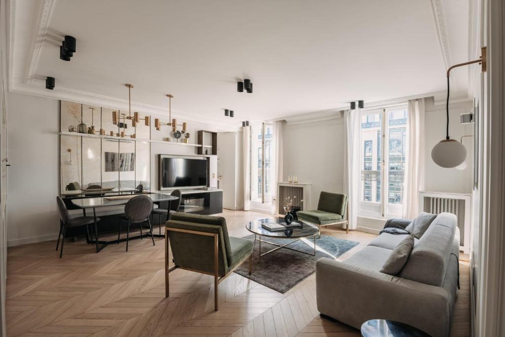 Les Halles Apartment | HIGHSTAY - Luxury Serviced Apartments - Rue de Rivoli