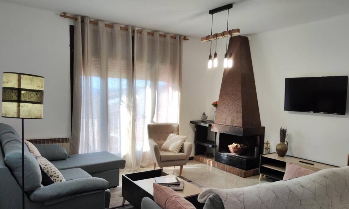 Sant Joan de Les Abadesses Apartment | Holiday Apartment "Can Quelet" with Mountain View, 2 Balconies & Wi-Fi