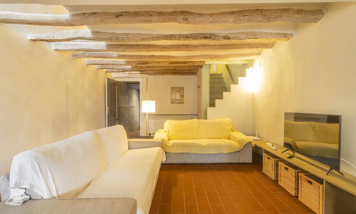 Juncosa House | Holiday Home 'Ca La Francesa' with Mountain View, Private Terrace and Wi-Fi