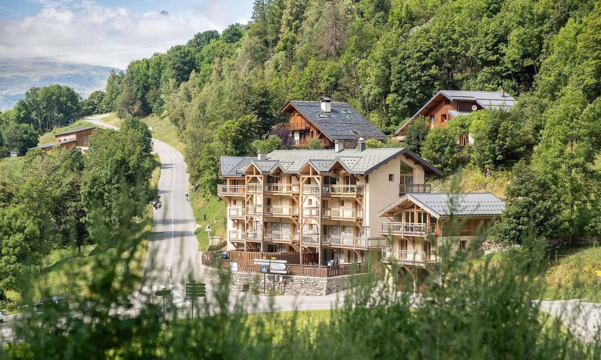 Nancroit Apartment | Holiday apartment over 2 floors with mountain view