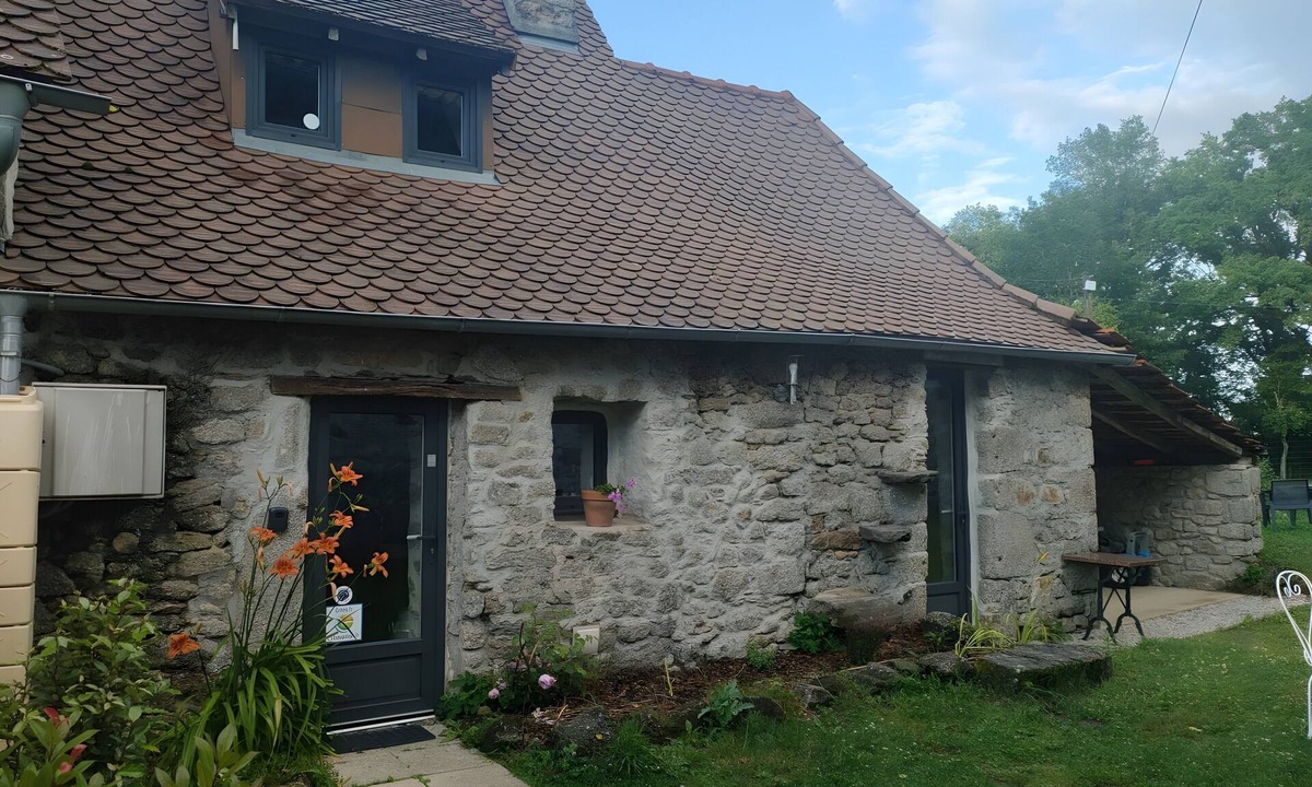 Saint-Mamet-la-Salvetat House | Holiday Home 'La Maisonnette De Raphaël' with Private Garden and Wi-Fi