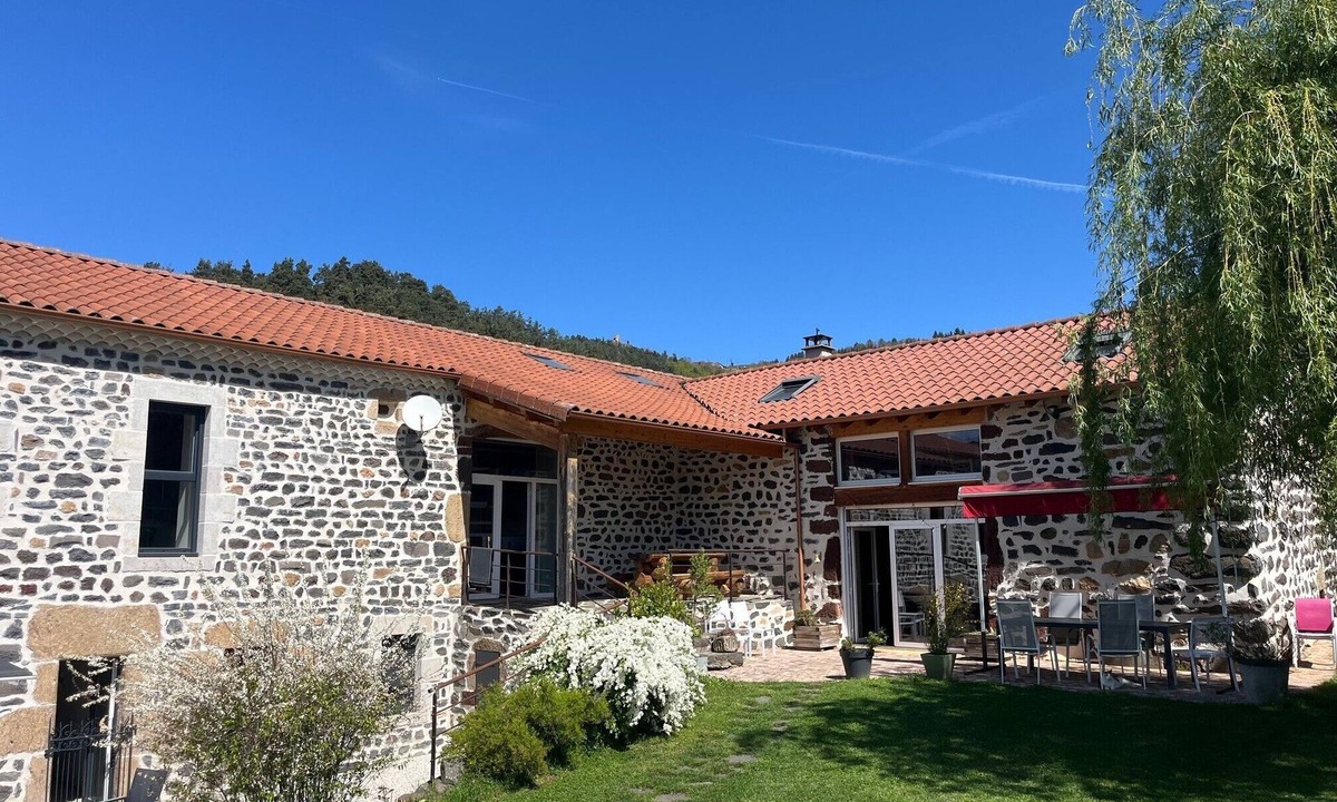Saint-Privat-d'Allier House | Holiday Home “Gîte De La Ribeyre” with Mountain View, Shared Terrace & Wi-Fi