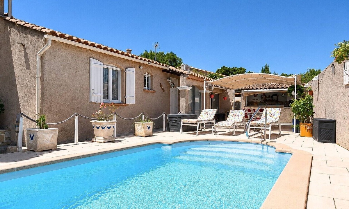 Septemes-les-Vallons House | Holiday Home "Location Saisonnière T2 Duplex" with Private Pool, Wi-Fi & Air Conditioning