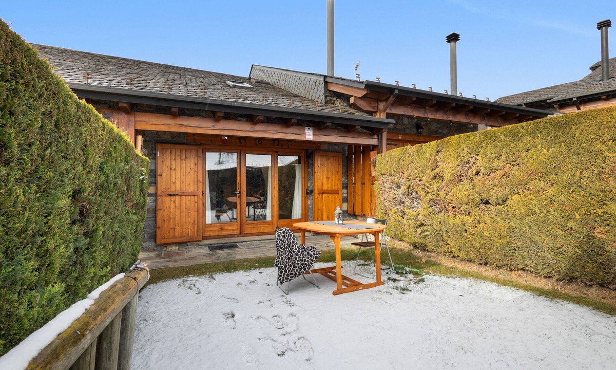 Bellver de Cerdanya House | Holiday Home 'Casa Pepe Baltarga' with Mountain View, Private Terrace and Wi-Fi