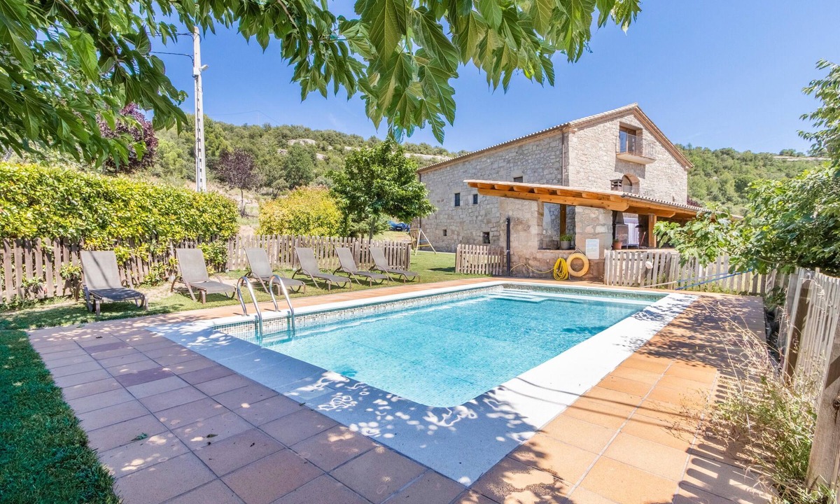 Puigreig House | Holiday Home 'El Puig De Fonollet' with Mountain View, Wi-Fi and Air Conditioning