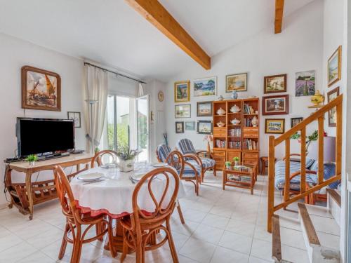 La Rouviere House | Holiday Home Le Green Village-3 by Interhome