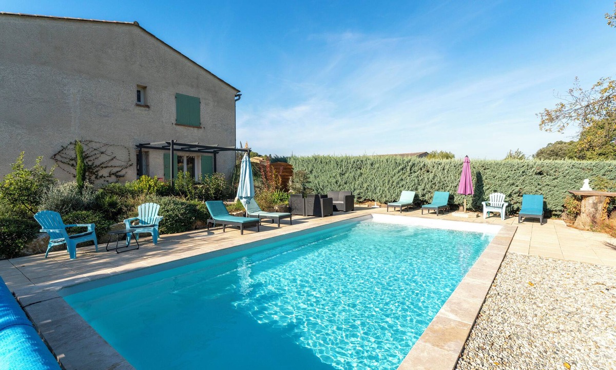 Vaison-la-Romaine Cottage | Holiday Home 'L'Ariston' with Shared Pool, Private Terrace and Wi-Fi