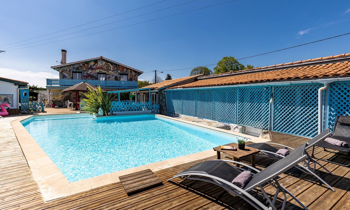 Gaillan-en-Medoc House | Holiday Home "Gîte 1 à la Maison Mosaïc" with Shared Pool & Wi-Fi