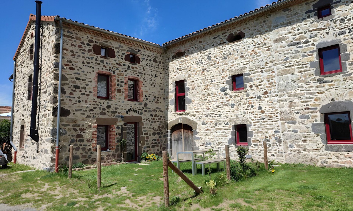 Jax House | Holiday Home 'Gîte De Cervette' with Mountain View, Private Garden and Wi-Fi