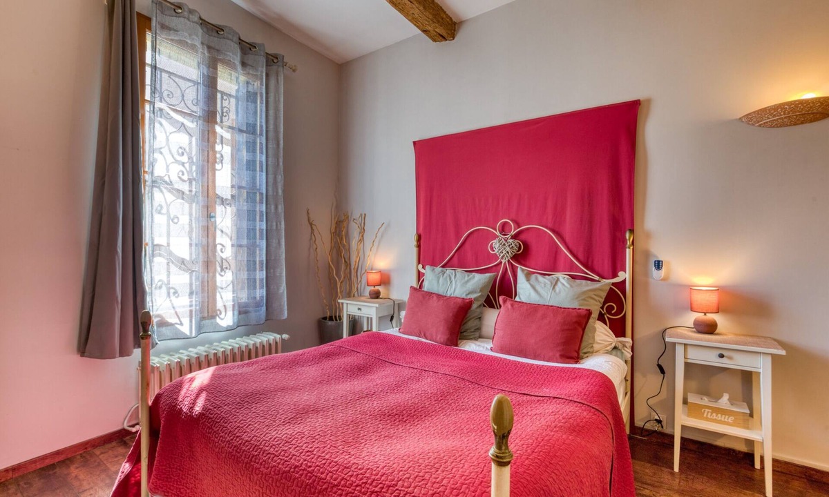 Vauvert Apartment | Holiday Home "La Maison de la Porte Saint Louis"