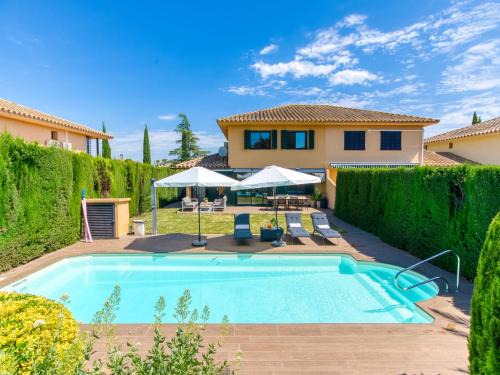 Navata House | Holiday Home La Suntuosidad – Torremirona by Interhome