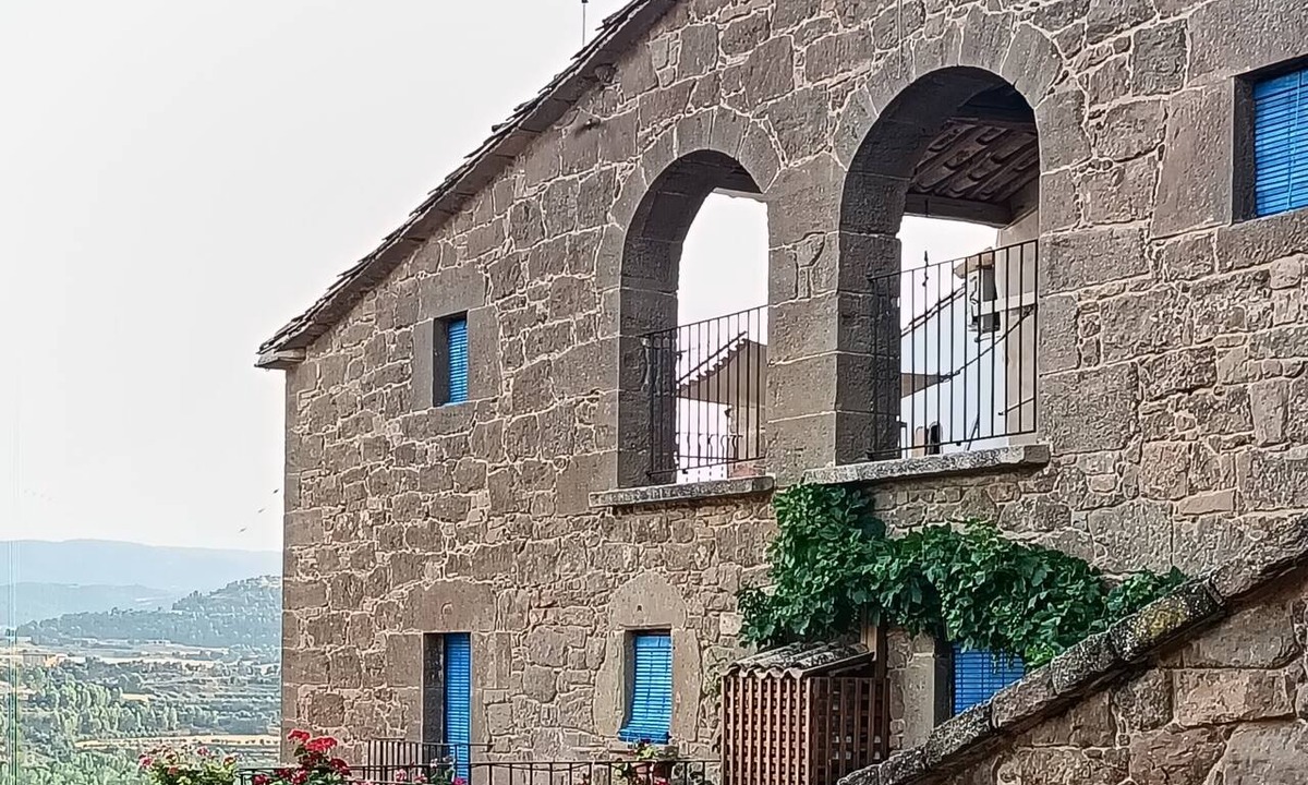 Artesa de Segre House | Holiday Home 'Les Orenetes' with Mountain Views, Wi-Fi and Air Conditioning