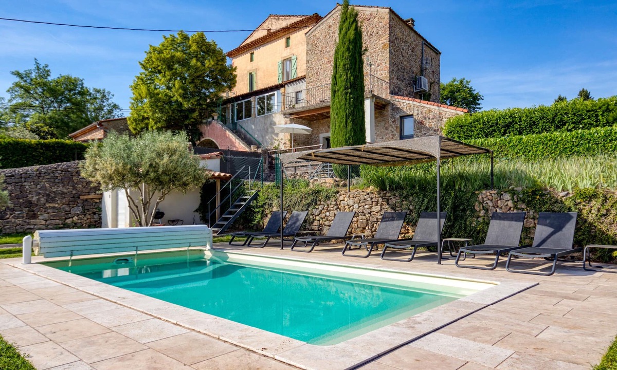 La Tour-Sur-Orb House | Holiday Home 'Maison De Village' with Private Pool, Wi-Fi and Air Conditioning