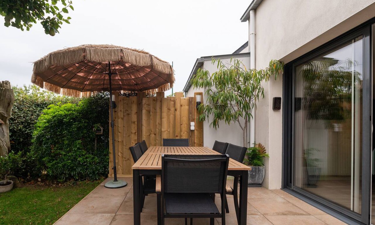 Arradon House | Holiday Home 'Upton 2 - Arradon Golfe Du Morbihan' with Private Terrace, Garden & Wi-Fi