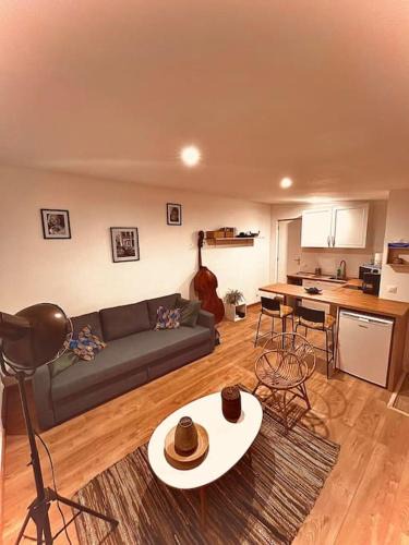 Poses House | Home Studio