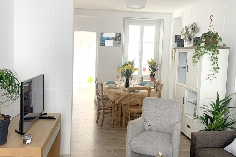 Saint-Vaast-la-Hougue House | Homerez - Amazing house for 6 ppl. at Saint-Vaast-la-Hougue