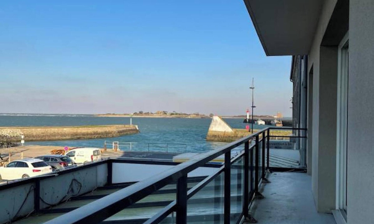 Saint-Vaast-la-Hougue Apartment | Homerez - Apt. in Saint-Vaast-la-Hougue