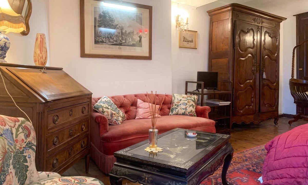 Sainte-Croix-Du-Mont Apartment | Homerez - Apt in Sainte-Croix-du-Mont