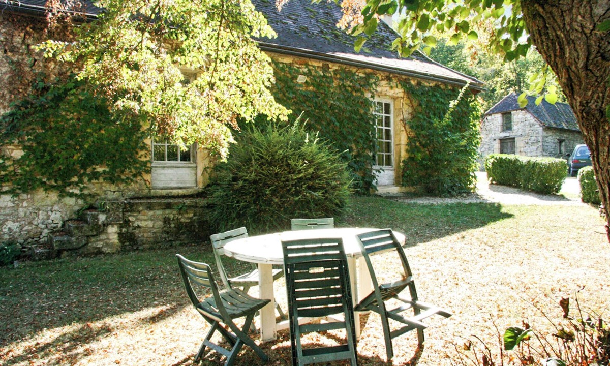 Aubas House | Homerez - Charming house in Aubas with large garden