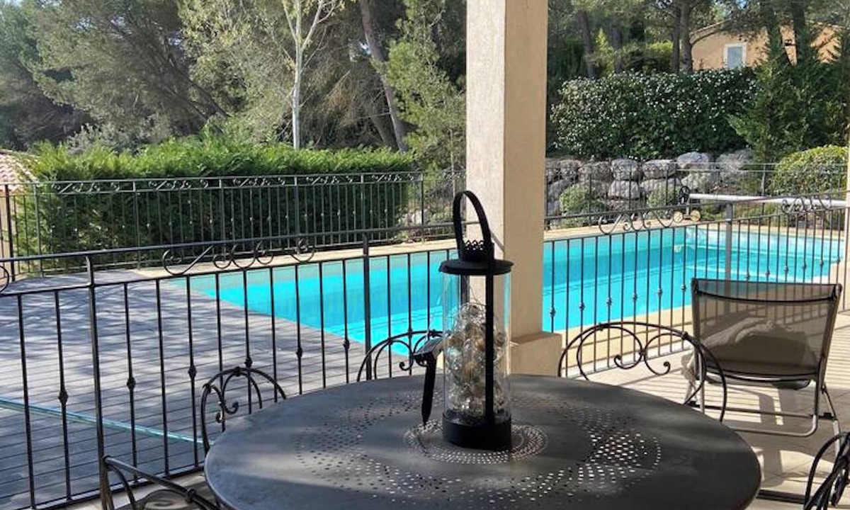 Pont Royal Villa | Homerez - Charming Villa in Mallemort with Pool