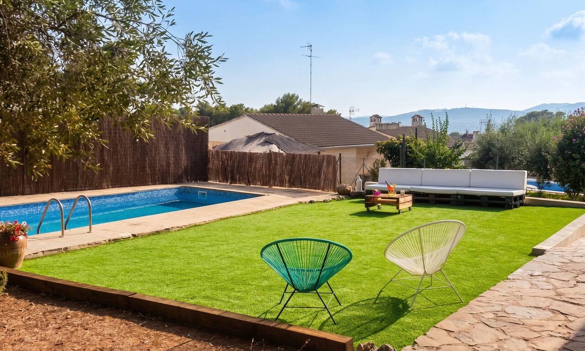 El Vendrell Villa | Homerez - Elegant Villa El Vendrell + Private Pool
