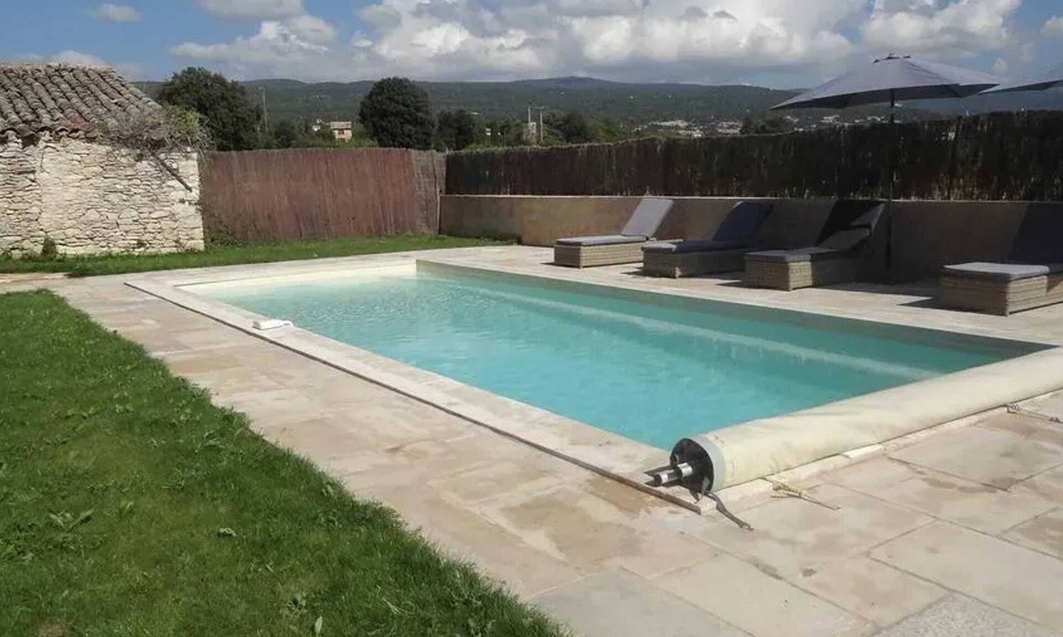 Saint-Saturnin-les-Apt Villa | Homerez - Villa in Saint-Saturnin-lès-Apt