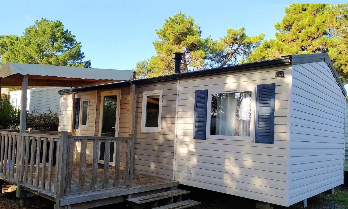 Banes House | Homerez - Great bungalow for 6 people. with pool access in Argences-en-Aubrac