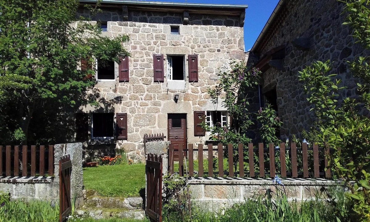 Cubelles House | Homerez - House Cubelles with Garden