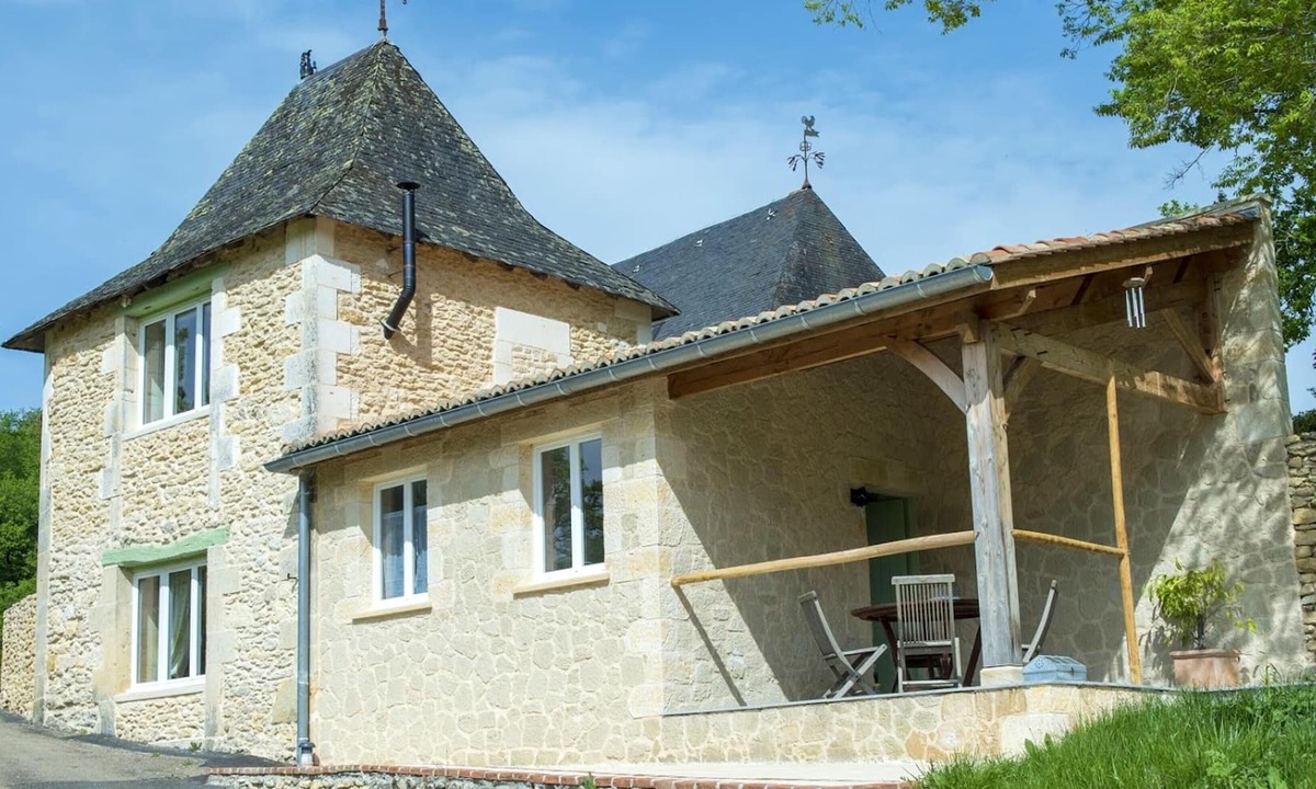 La Bachellerie House | Homerez - Nice house for 2 ppl. with shared pool and terrace at La Bachellerie