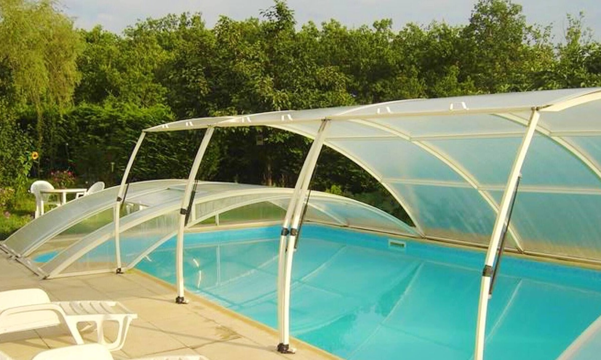 Sarrazac House | Homerez - Spacious house for 8 ppl. with shared pool and garden at Sarrazac