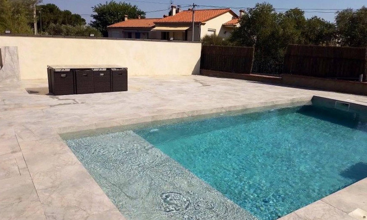 Laroque-des-Alberes Villa | Homerez - Villa for 16 pers. with pool and garden in Laroque-des-Albères