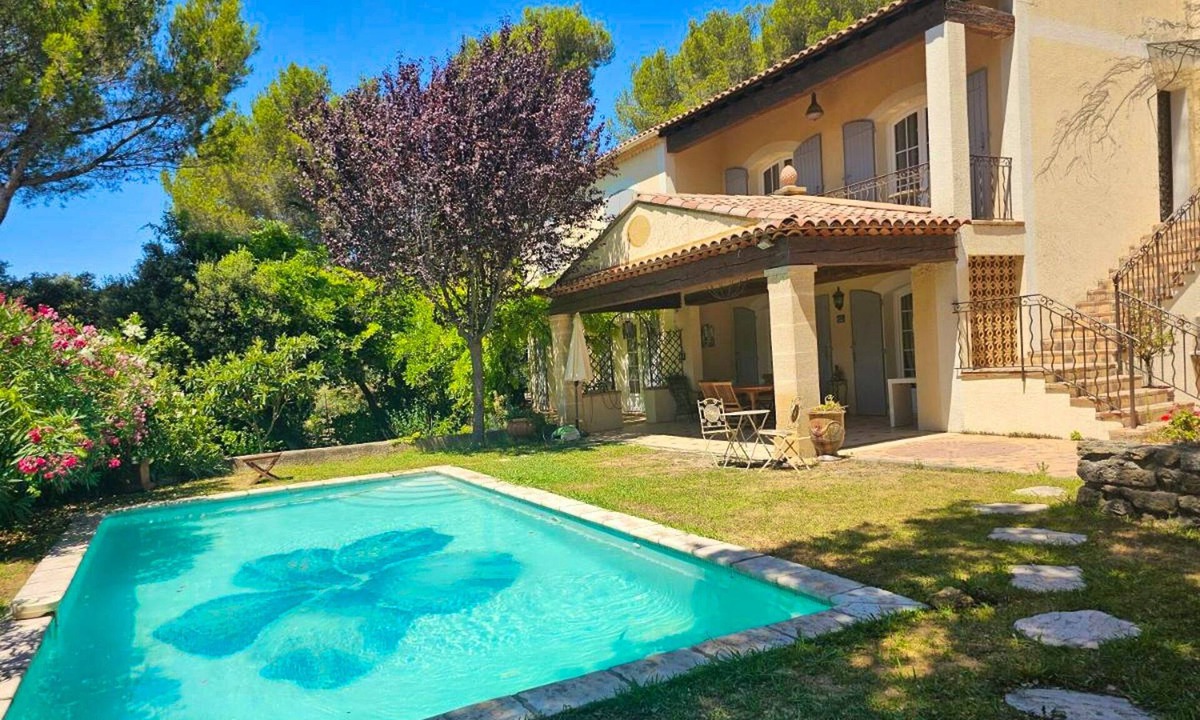 Salon-de-Provence Villa | Homerez - Villa for 10 ppl. with swimming-pool and garden at Salon-de-Provence