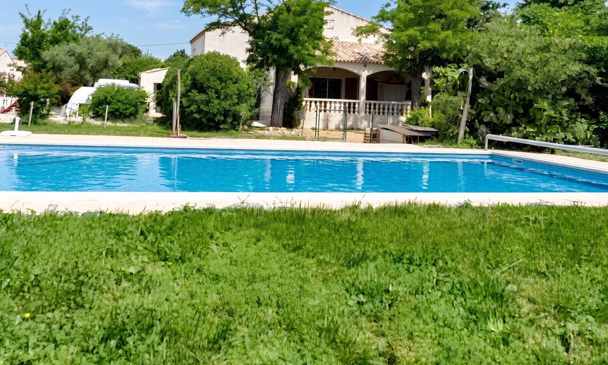 Aimargues Villa | Homerez - Villa in Aimargues