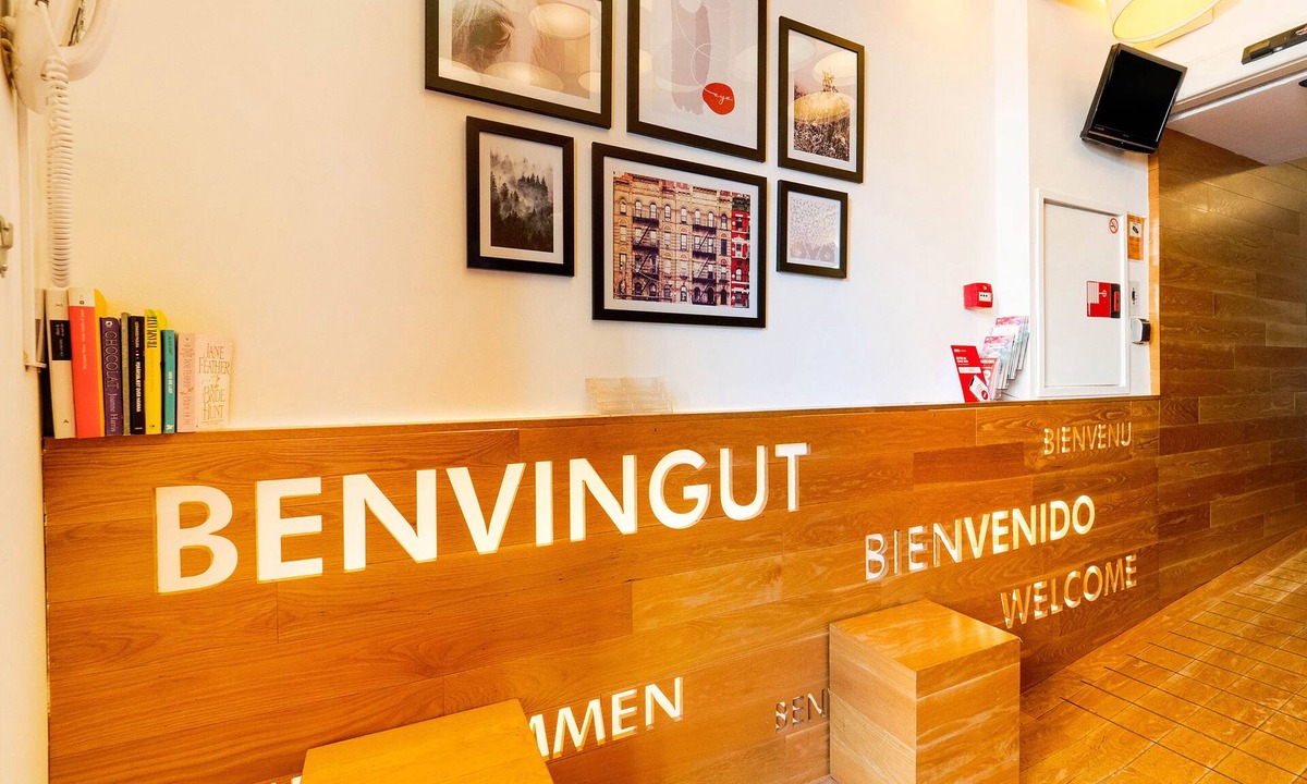 Sant Adria de Besos Hostel | Hostal Athenas
