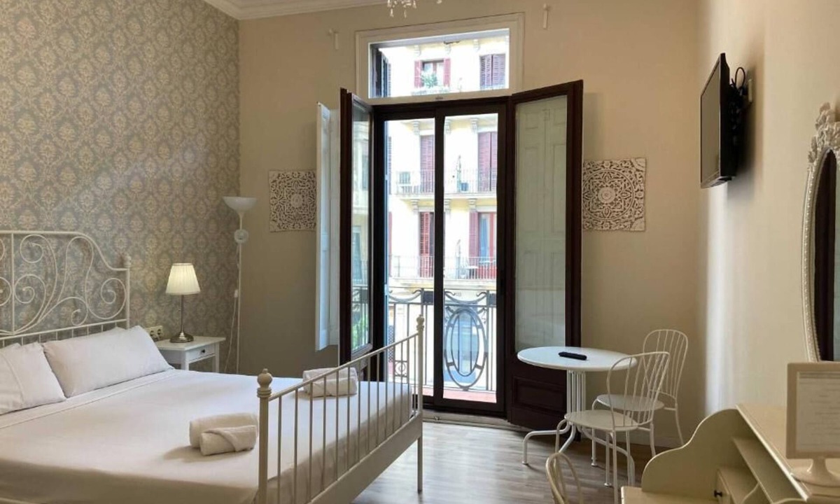 Sant Gervasi Hostel | Hostal Lumine Suites by gaiarooms