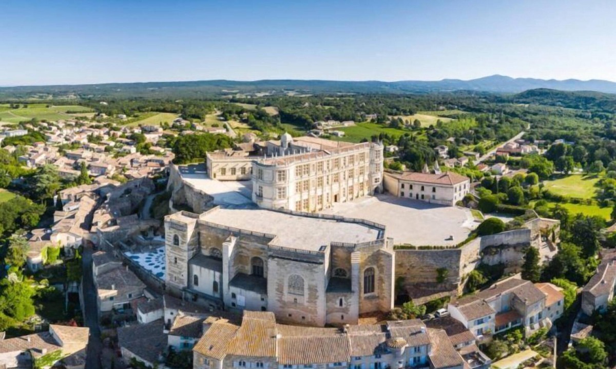 Les Tourrettes Hotel | Hotel Campanile Montélimar Nord