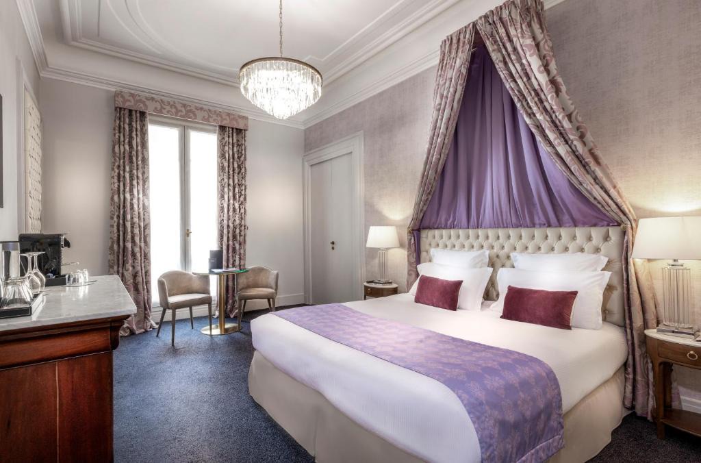 Champs-Elysees Hotel | Hotel Claridge Paris