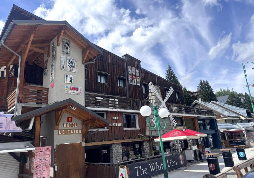 Mont-de-Lans Hotel | Hotel Le Cairn