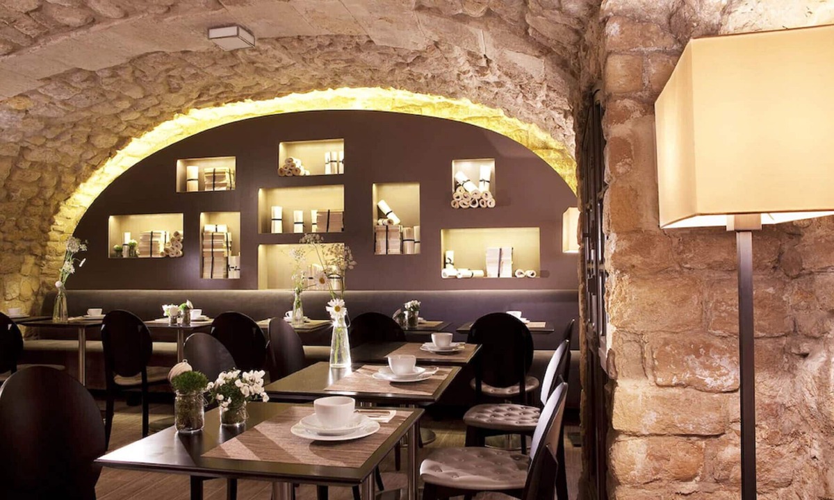Saint-Thomas-d'Aquin Hotel | Hotel Verneuil