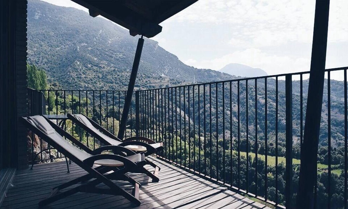Oden House | House with Pool and Mountain Views Near Andorra
