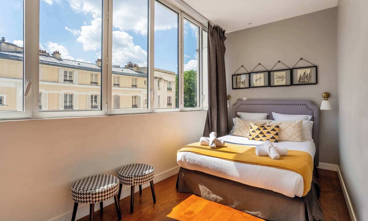 Montmartre Apartment | Huge and bright 4BD for 10 guests Sacre-Coeur