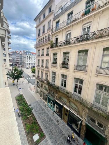 Bellecour - Hotel Dieu Apartment | HYPER CENTRE 4 RUE EMILE ZOLA BELLECOUR JACOBINS CELESTINS Wifi ASCENSEUR