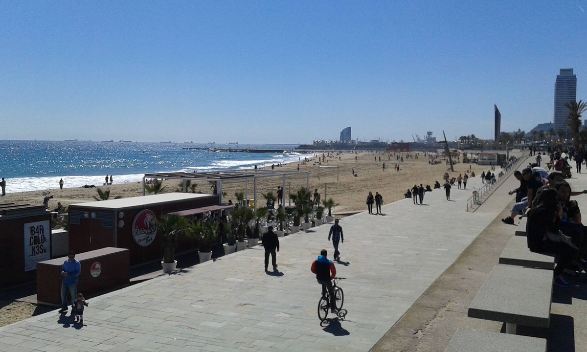 Poblenou Apartment | IDEAL FAMILIES AND COUPLES. Very close to the beach