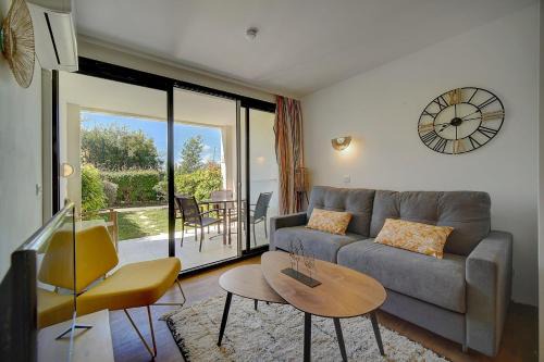 La Croix des Gardes Apartment | Immogroom - 2 Rooms - Pool - Garden - Terrace