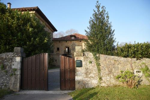 Entrambasaguas Villa | Impresionante Caserío Montañes del Siglo XVII