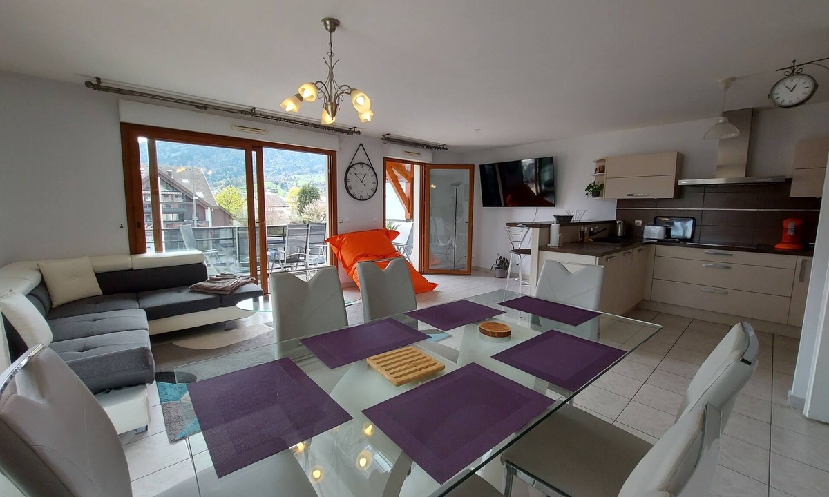 Saint-Jorioz Apartment | In the heart of St Jorioz, spacious apartment with terrace and mountain view